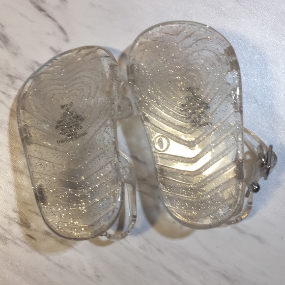 🌻Cute Old Navy jelly T strap sandals - Picture 3 of 5